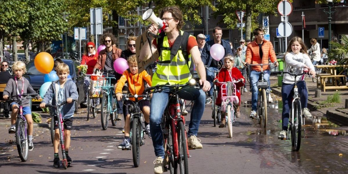 Lawaaiactie Weimarstraat – foto Henriëtte Guest 2020 Lawaaiactie Weimarstraat - foto Henriëtte Guest 2020