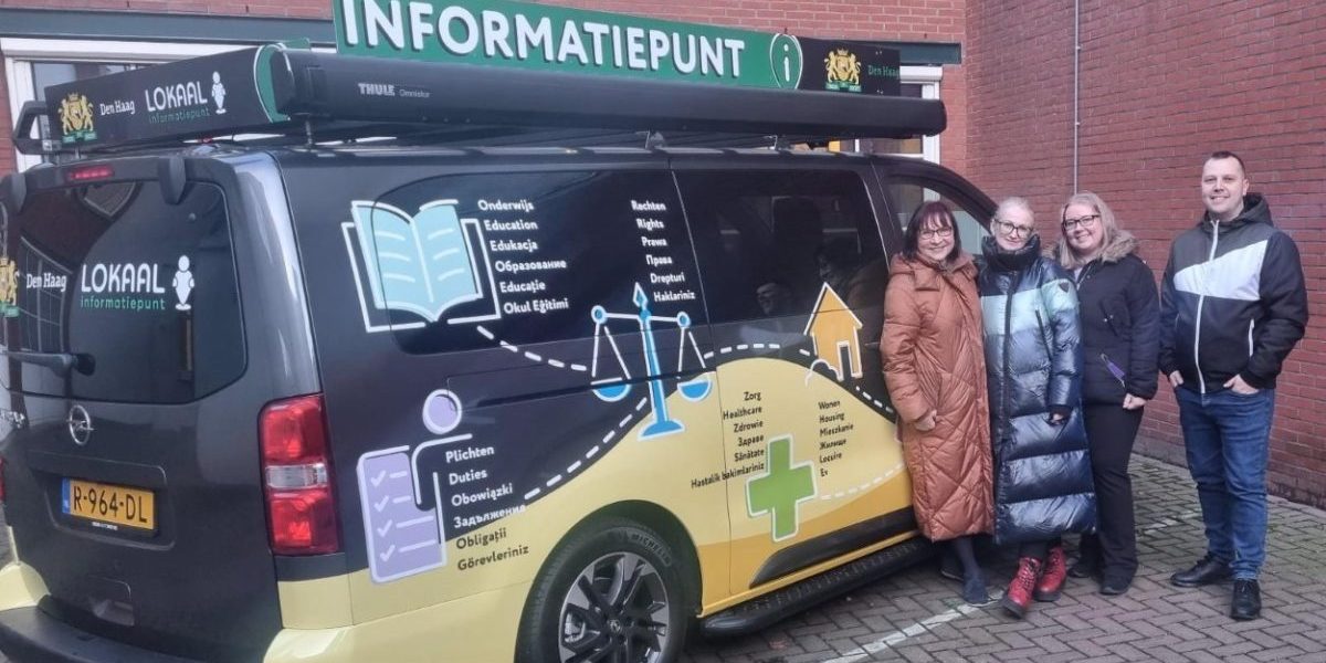 Mobiel-informatiepunt-met-4-voorlichters (2)